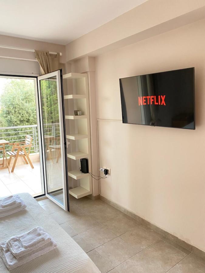 Seaside One-Bedroom On Chalkis Exterior photo